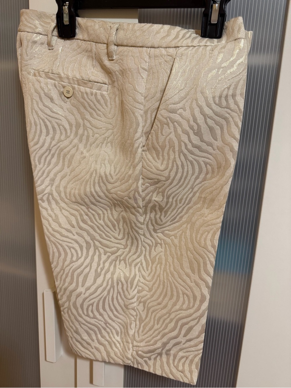 New York & Company Elegant Jacquard Bermuda Shorts – Cream/Ivory
